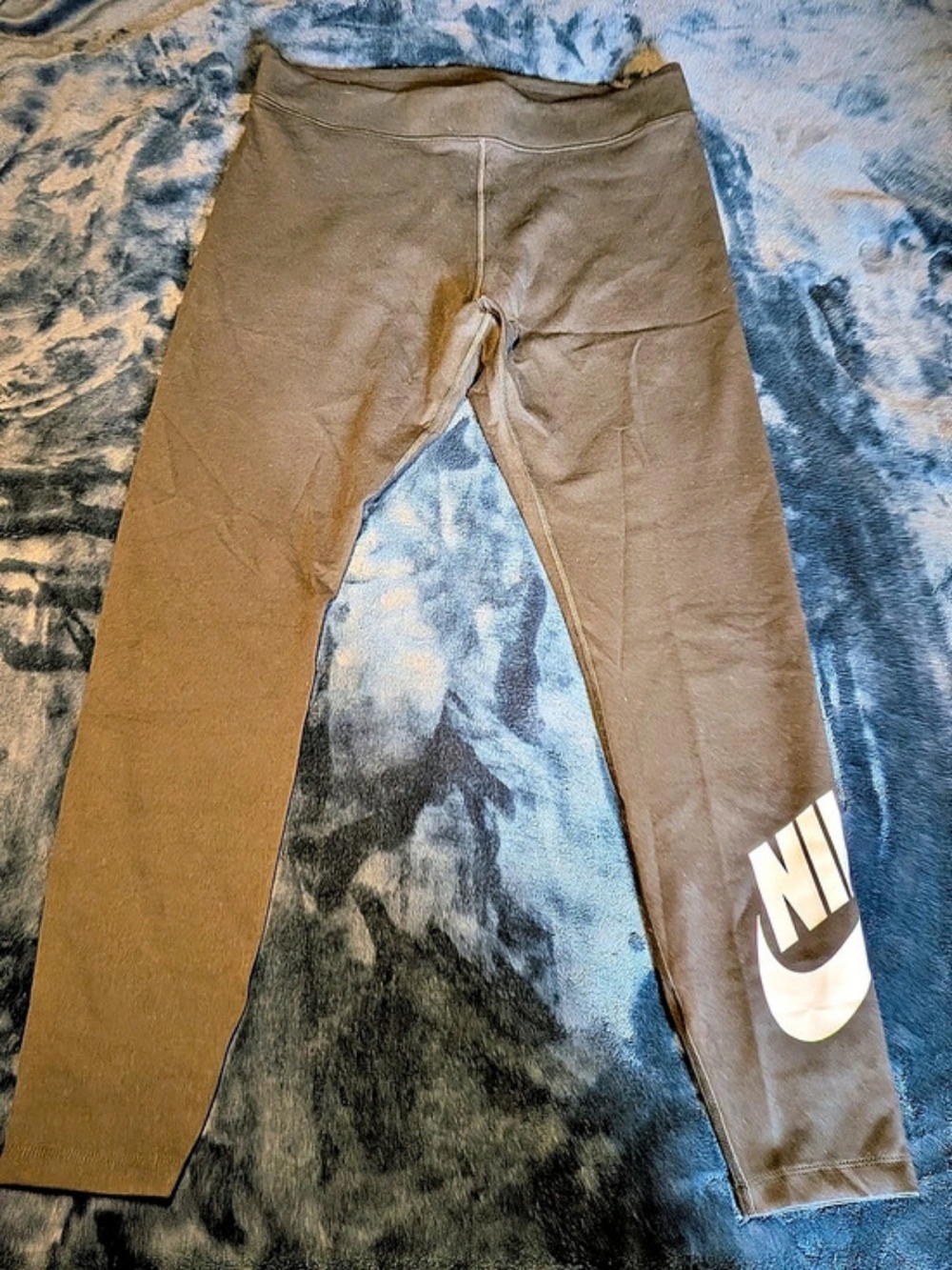 Nike Sportswear Essential High-Waisted Logo Leggings Black